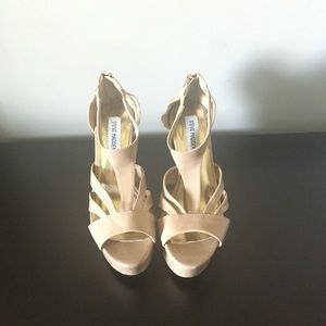 Steve Madden nude wedges